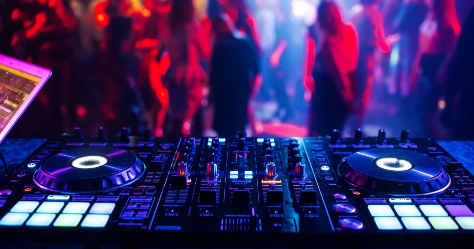 Best Nightlife in Newark: Top Bars, Clubs & Late-Night Hotspots`