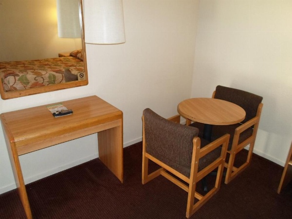 EZ 8 Motel Newark image 12