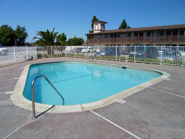 EZ 8 Motel Newark image 2