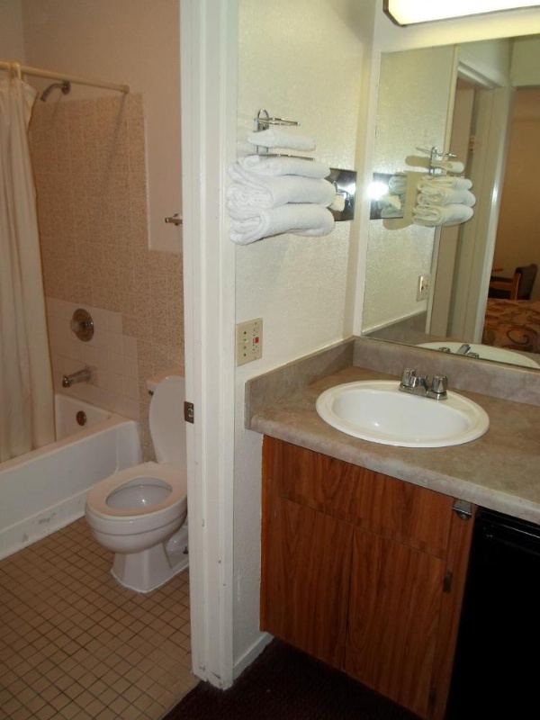 EZ 8 Motel Newark image 7